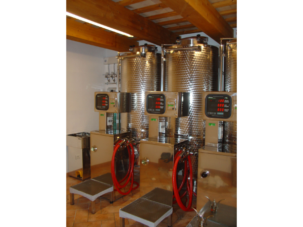 Erogatori e botti in acciaio inox in punti vendita